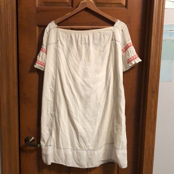 Sfera smocked boho dress in ecru with side pockets and embroidered details - Picture 10 of 14